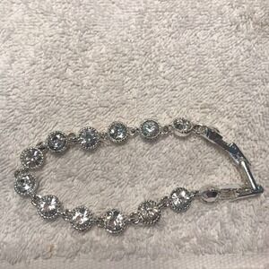 2010 Avon Silvertone Tennis Bracelet Rhinestone Crystal Bling 7.5" New in box
